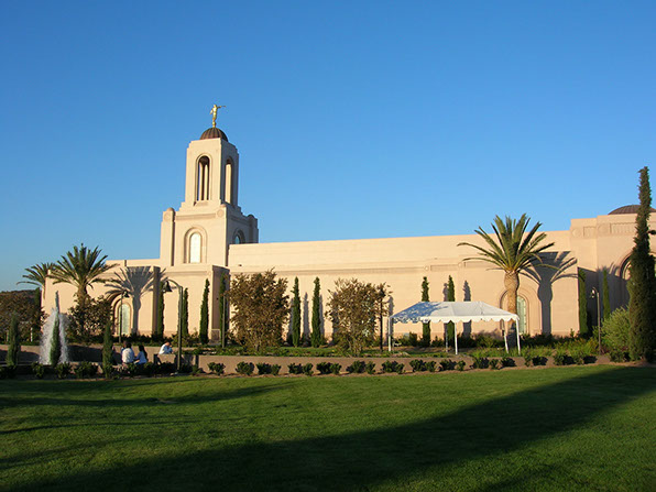 Newport Beach LDS Temple grounds with fountain